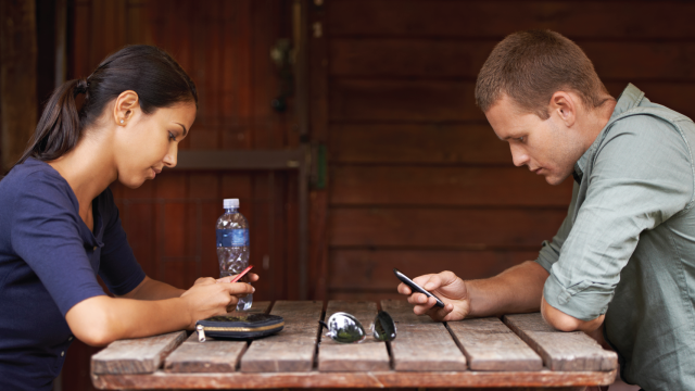 Digital Dating & Modern Relationship Behavior